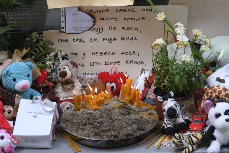 Oglasila se porodica dečaka koji je usmrtio 10 osoba u školi „Vladislav Ribnikar“