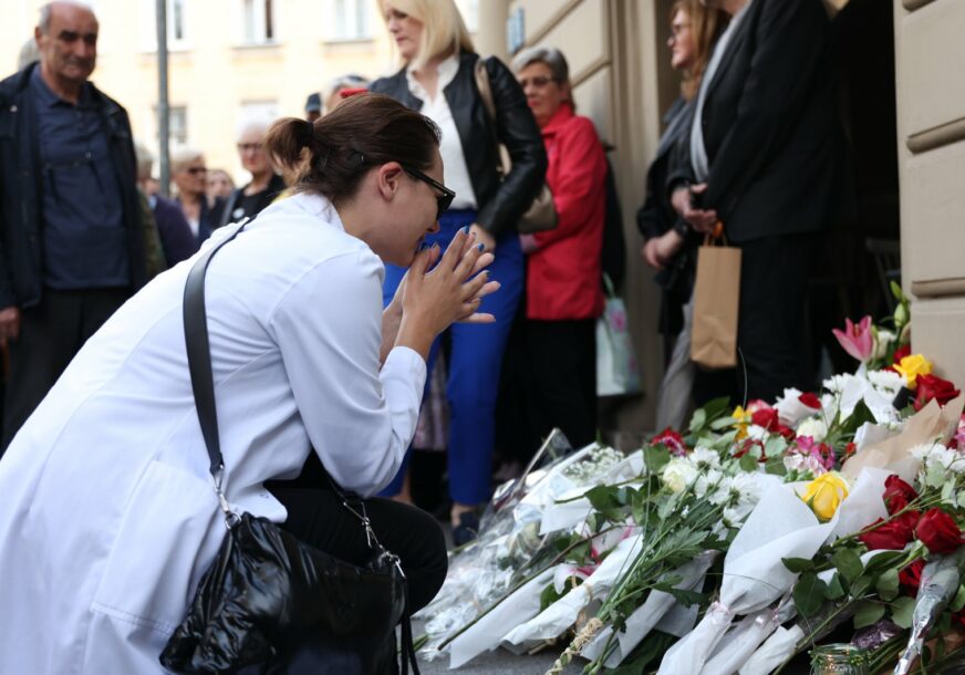 TUGA OKOVALA SARAJEVO Građani na mjestu pogibije Azre Spahić položili cvijeće (FOTO)