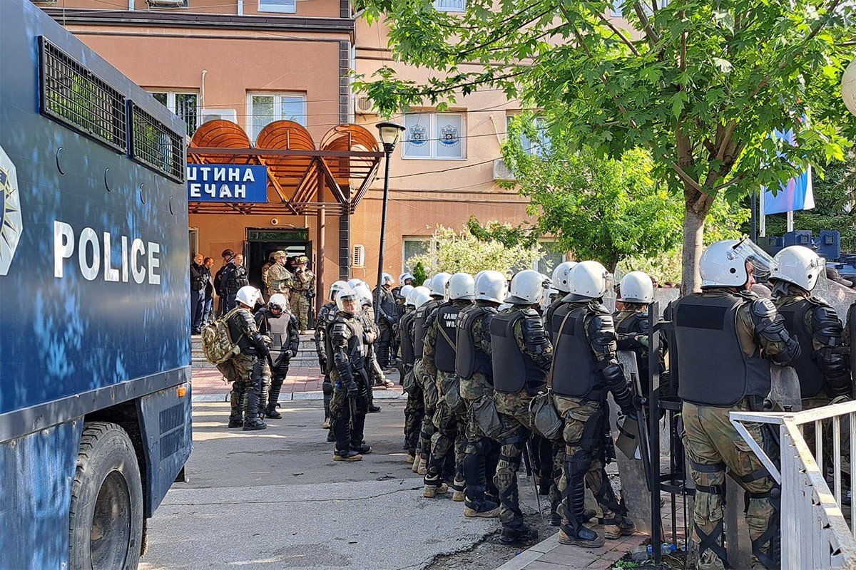 Kosovo i Metohija: Počelo okupljanje, KFOR napravio novi kordon