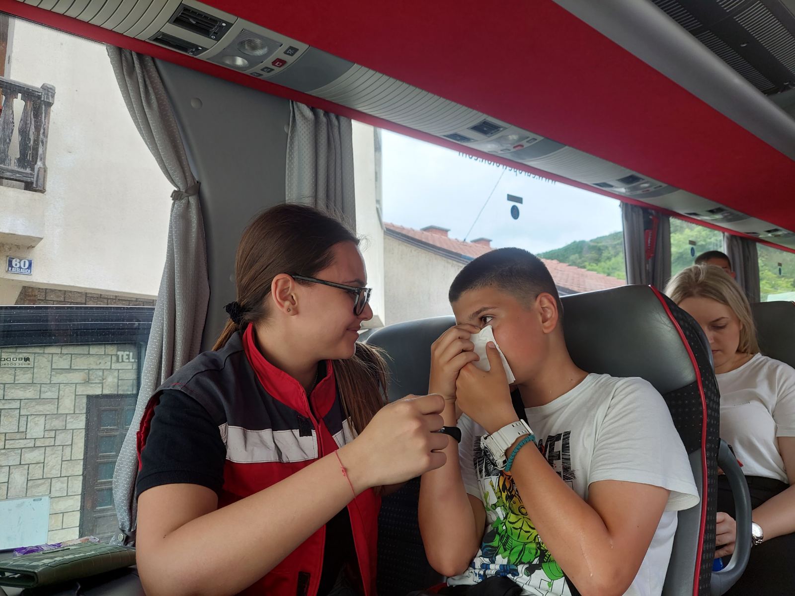 SARADNJA SA HAPPY TRAVEL Volonteri Crvenog krsta Bijeljina uz školarce na jednodnevnim izletima