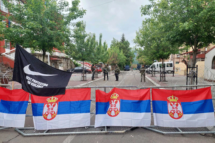 Srbi se deseti dan okupljaju na KiM