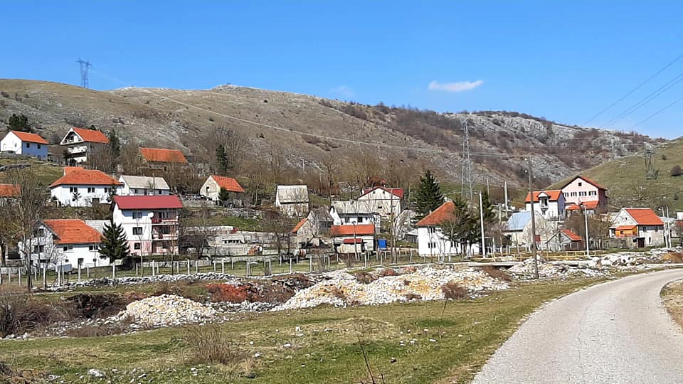 Škola u gatačkom selu nekad brojala 250 đaka, a danas dva