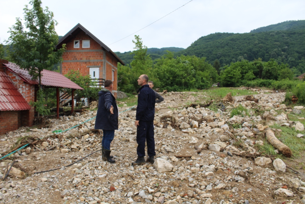 U toku otklanjanje posljedica nevremena u Banjici​ (FOTO)