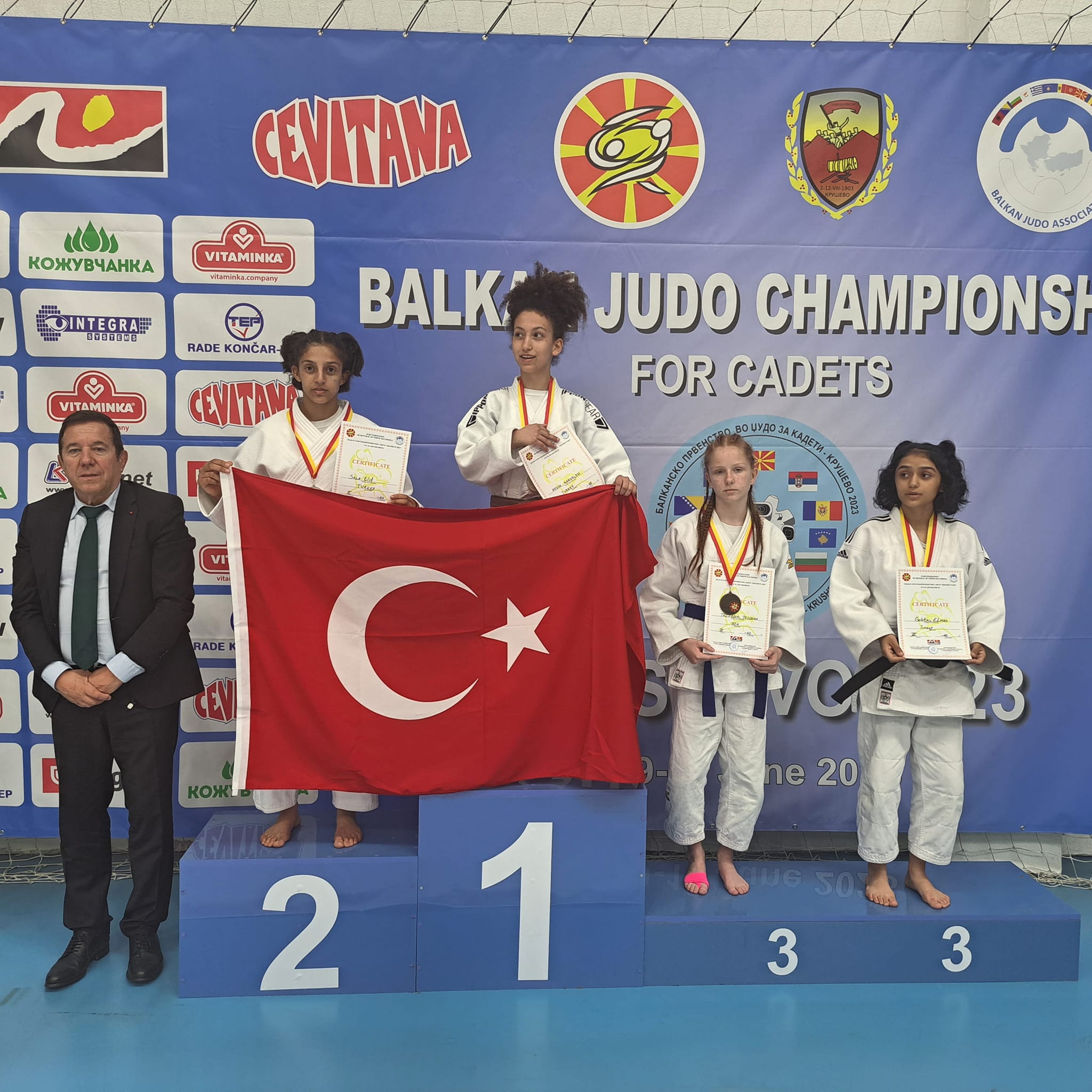 USPJEŠAN VIKEND JK "PANTER" Jovana Đurić kadetska ekipna prvakinja Balkana, u Banja Luci osvojeno 8 medalja
