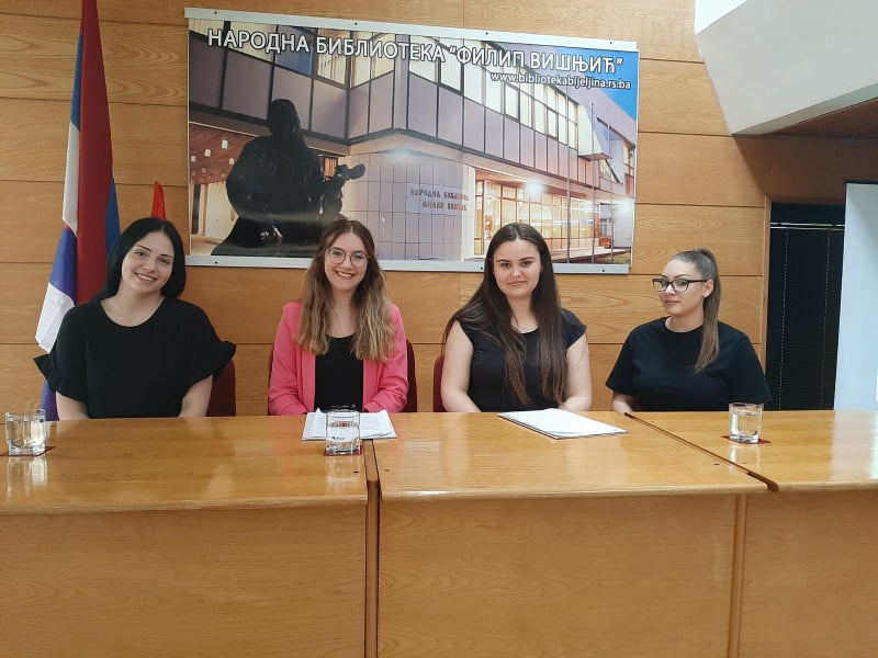 Učenici Ekonomske škole održali predavanje „Razgovarajmo o životu sa druge strane ekrana“