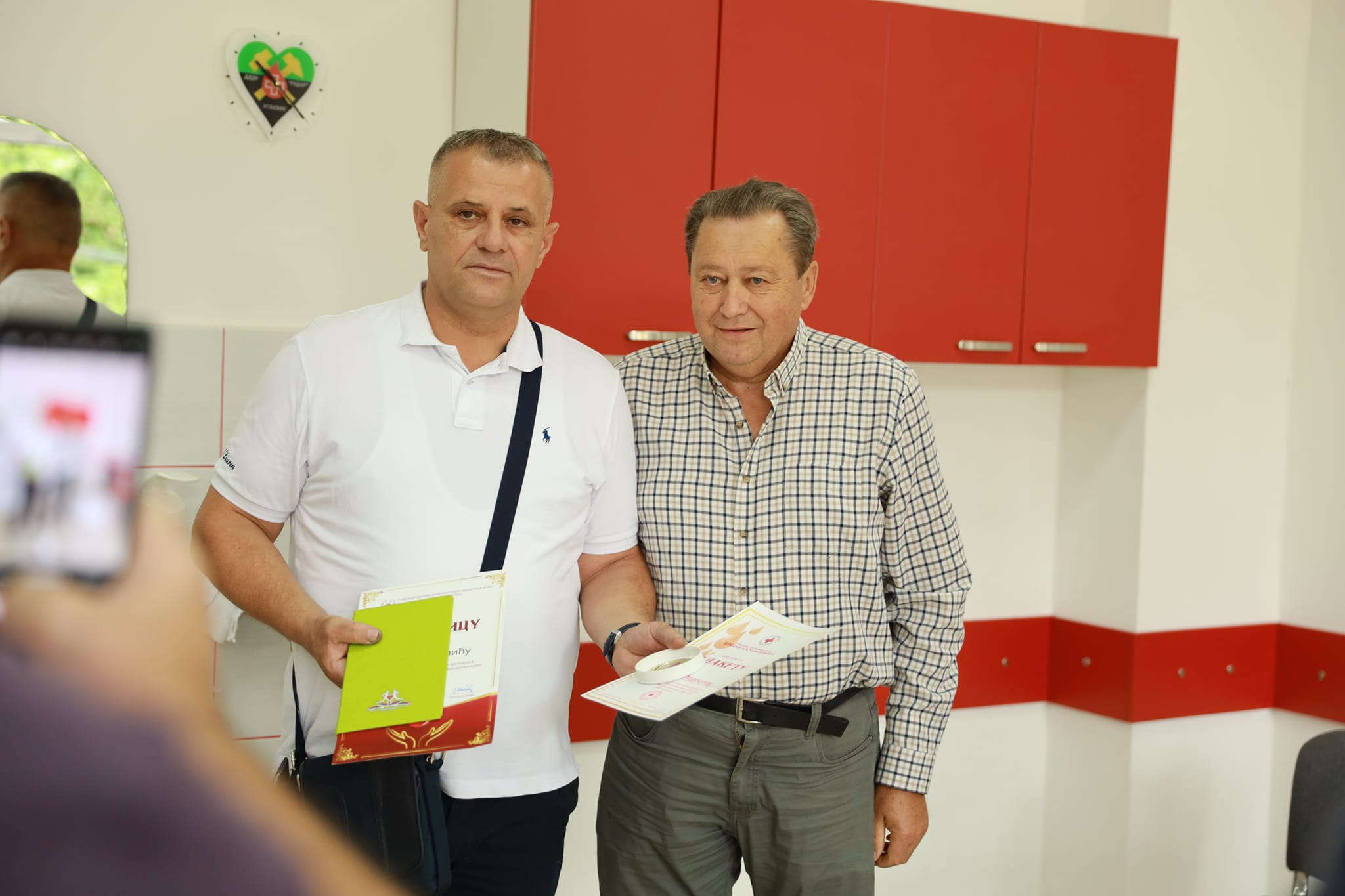 Crveni krst Bijeljina: Uručena priznanja onima koji su dragocjenu tečnost dali preko 50 puta