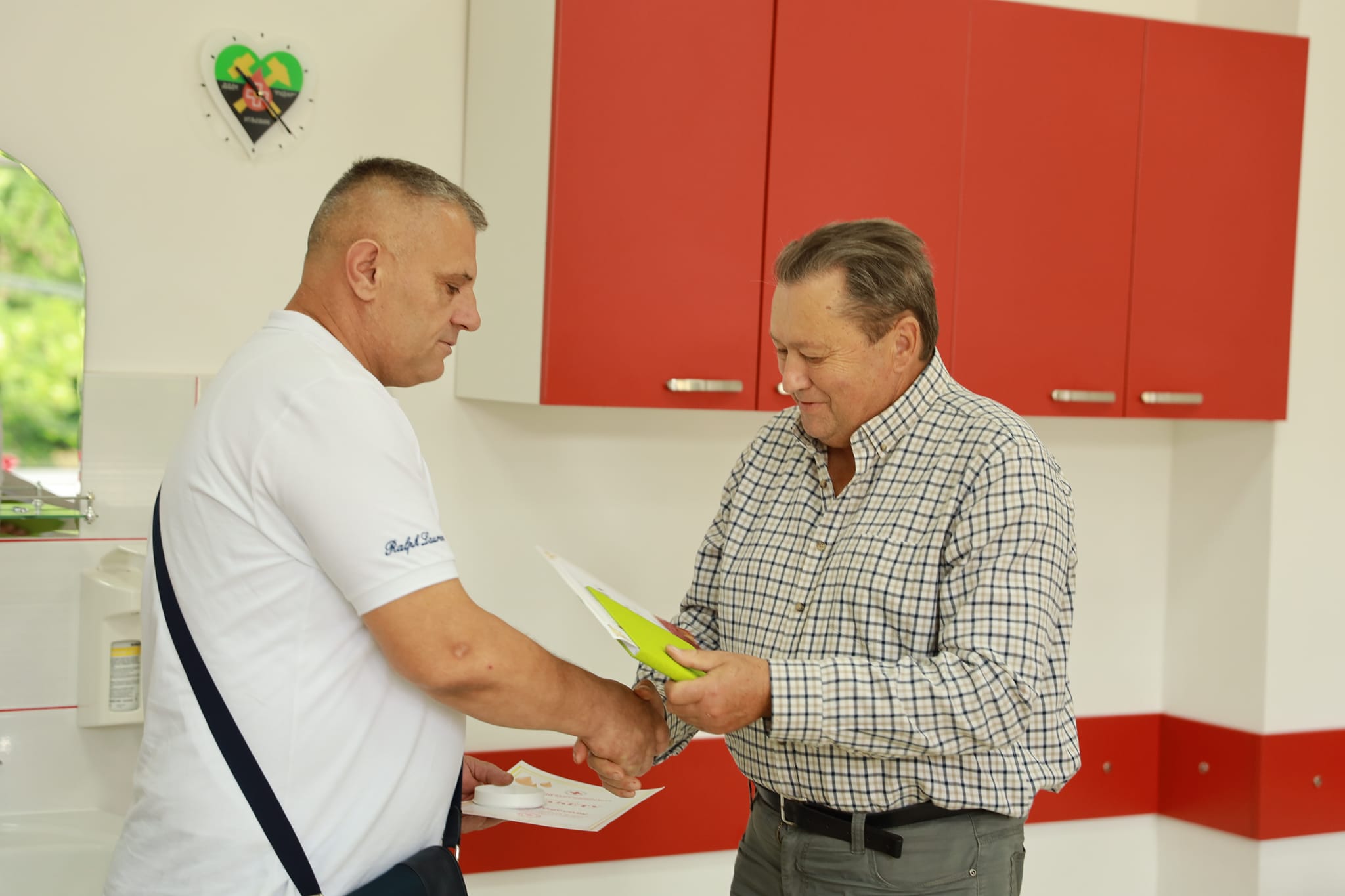 Crveni krst Bijeljina: Uručena priznanja onima koji su dragocjenu tečnost dali preko 50 puta