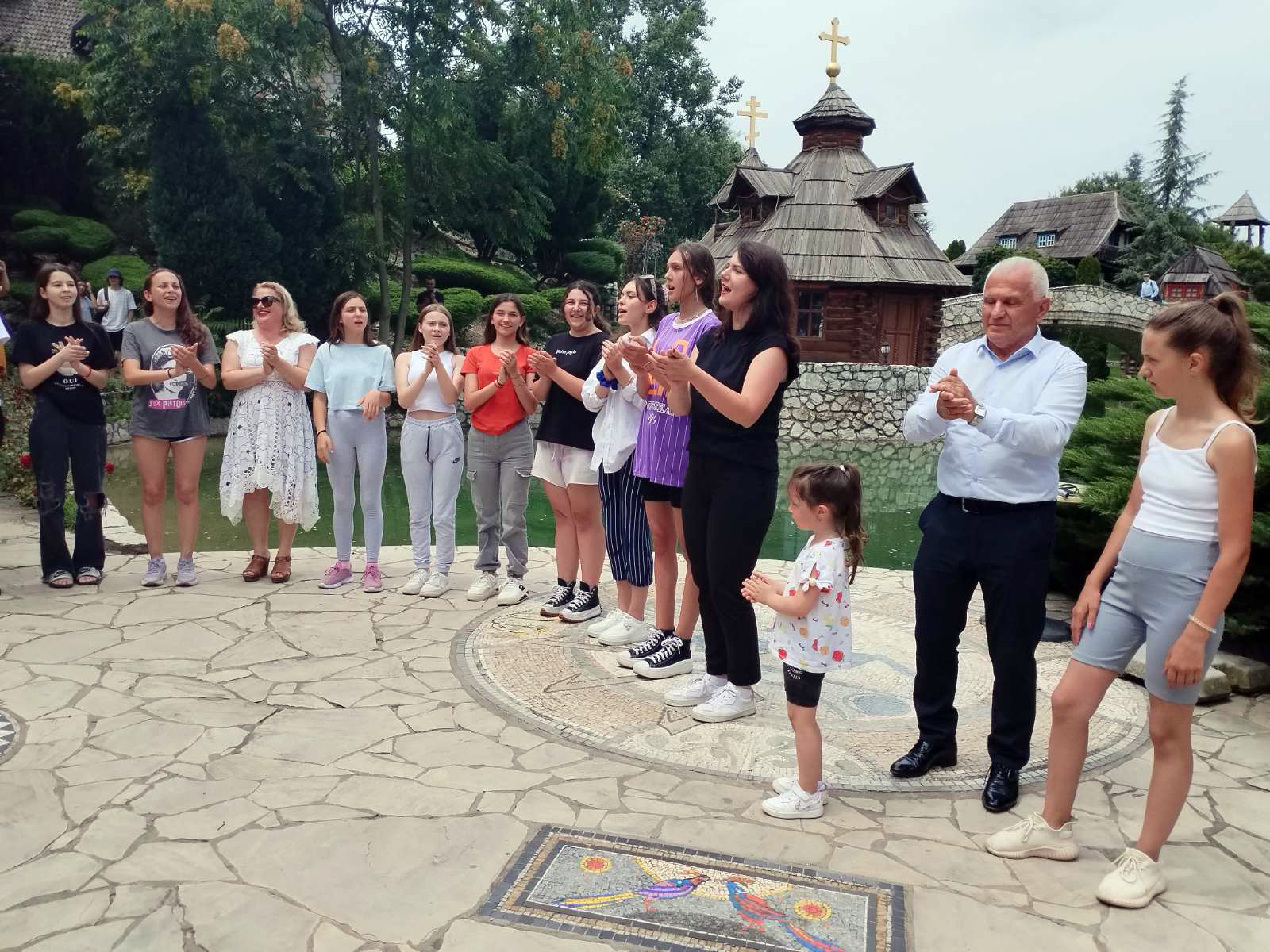Bijeljina: Ispraćaj djece sa Kosova i Metohije koja su gostovala u Srpskoj