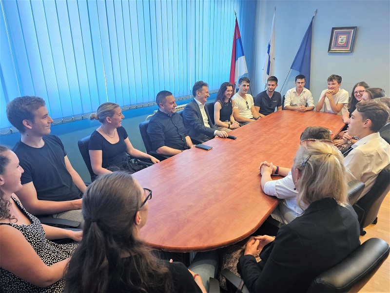 PATARINI SVIMA MIO: U Ugljeviku gostovao predsjednik Svjetske asocijacije harmonikaša i orkestar harmonika iz Slovenije