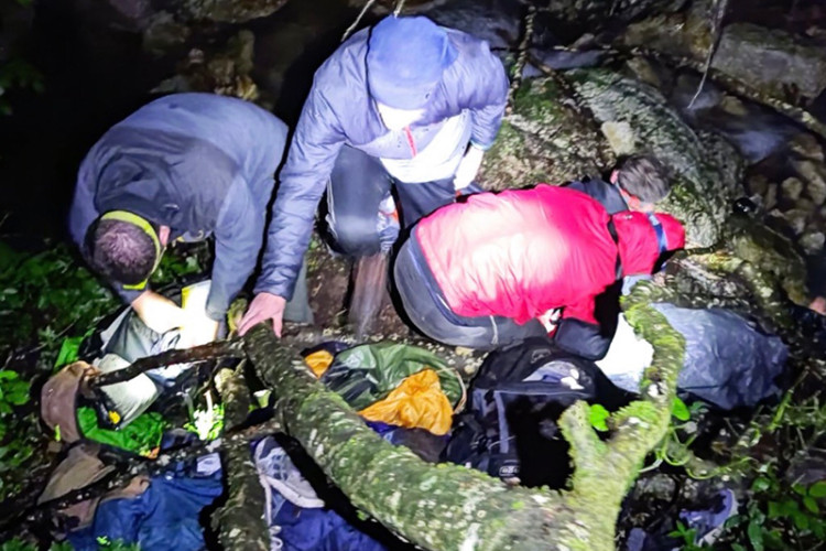 Britanski turisti upali u procijep u Nacionalnom parku "Sutjeska", spasla ih gorska služba (FOTO)