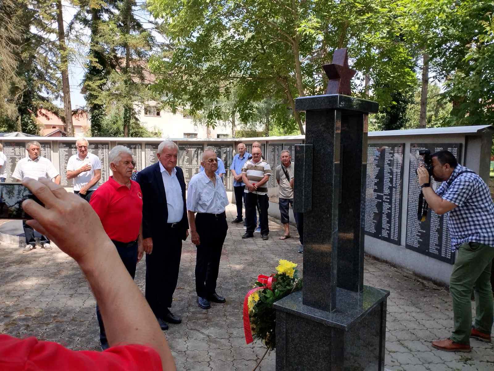 U Rači otkriven spomenik borcima Crvene armije (FOTO)