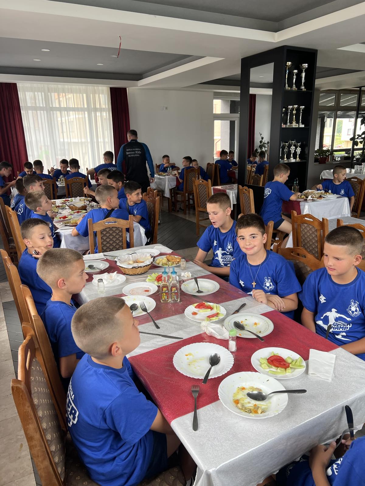 MALI FUDBALERI VRATILI SE U BIJELJINU Uspješno završen prvi "Soccer kamp"