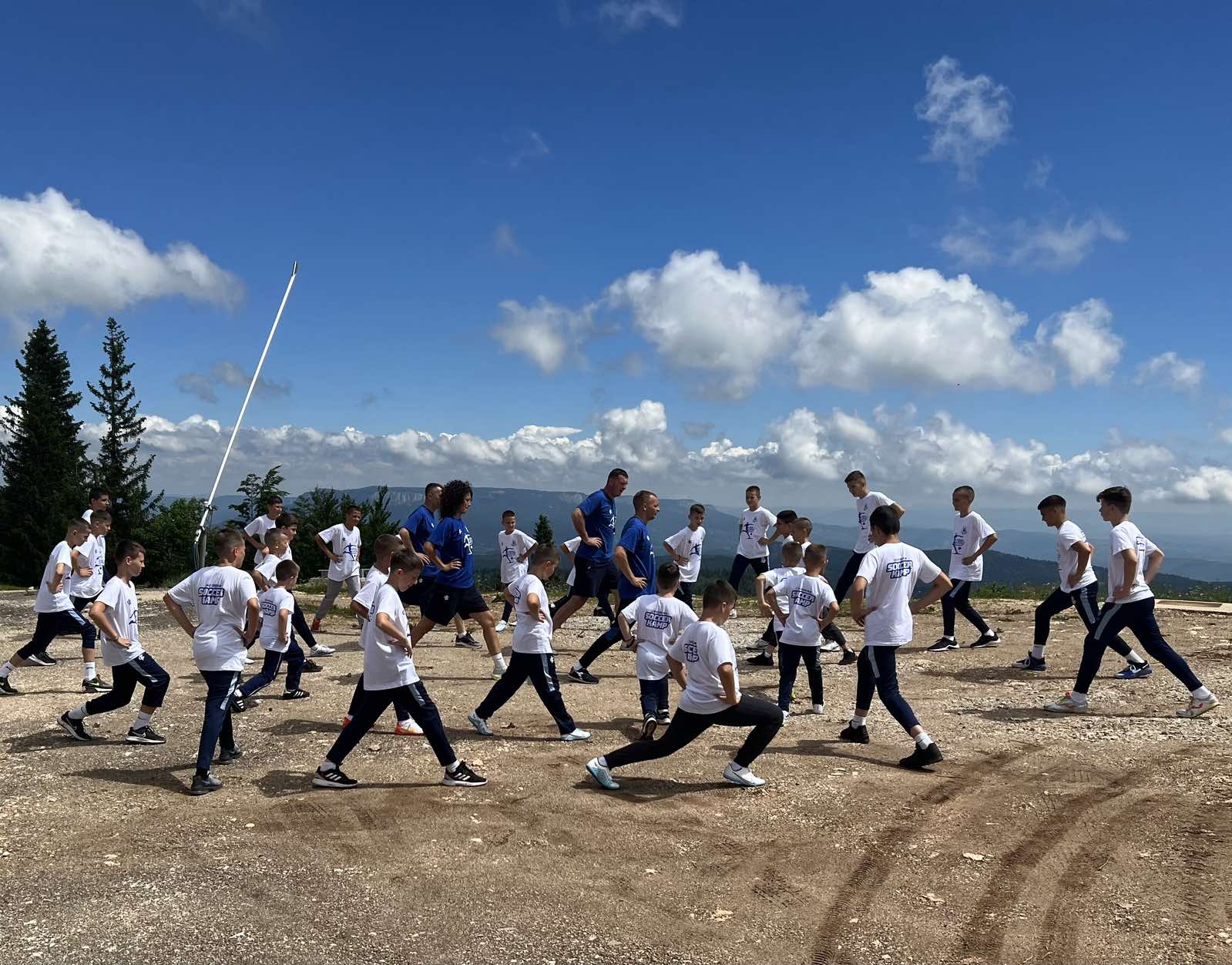 MALI FUDBALERI VRATILI SE U BIJELJINU Uspješno završen prvi "Soccer kamp"