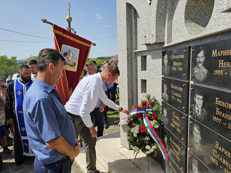 Proslavljena slava hrama u Ugljevik Selu: Služen parastos poginulim borcima Odbrambeno-otadžbinskog rata