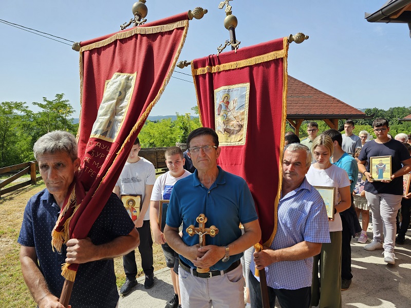 Proslavljena slava hrama u Ugljevik Selu: Služen parastos poginulim borcima Odbrambeno-otadžbinskog rata