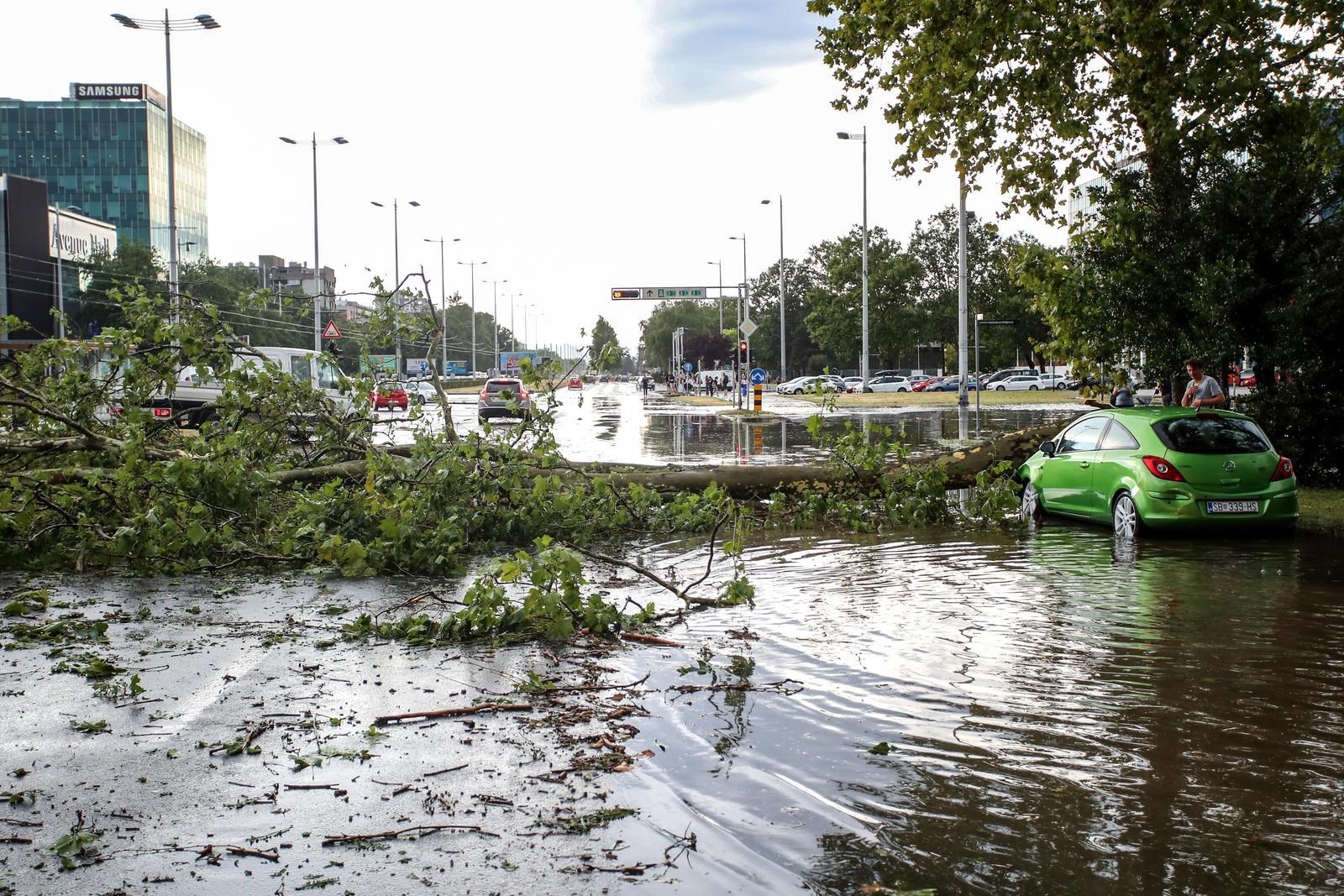 Nevrijeme izazvalo haos u Zagrebu: Poginula dva muškarca