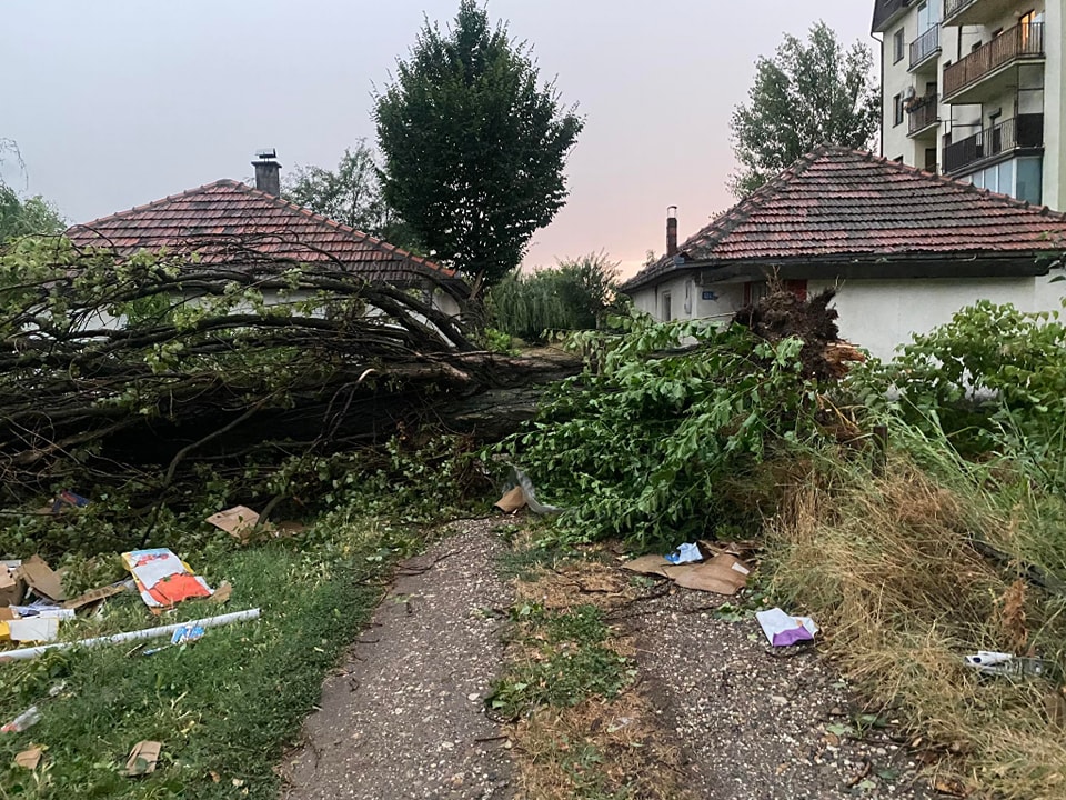 NEVRIJEME U BIJELJINI Osmoro lakše povrijeđenih zatražilo ljekarsku pomoć FOTO/VIDEO
