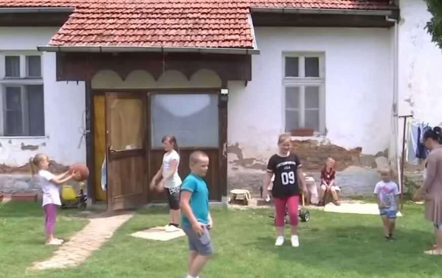 Ima 30 godina i sedmoro djece: Muž joj je umro, a ona se bori kao lav da prehrani mališane