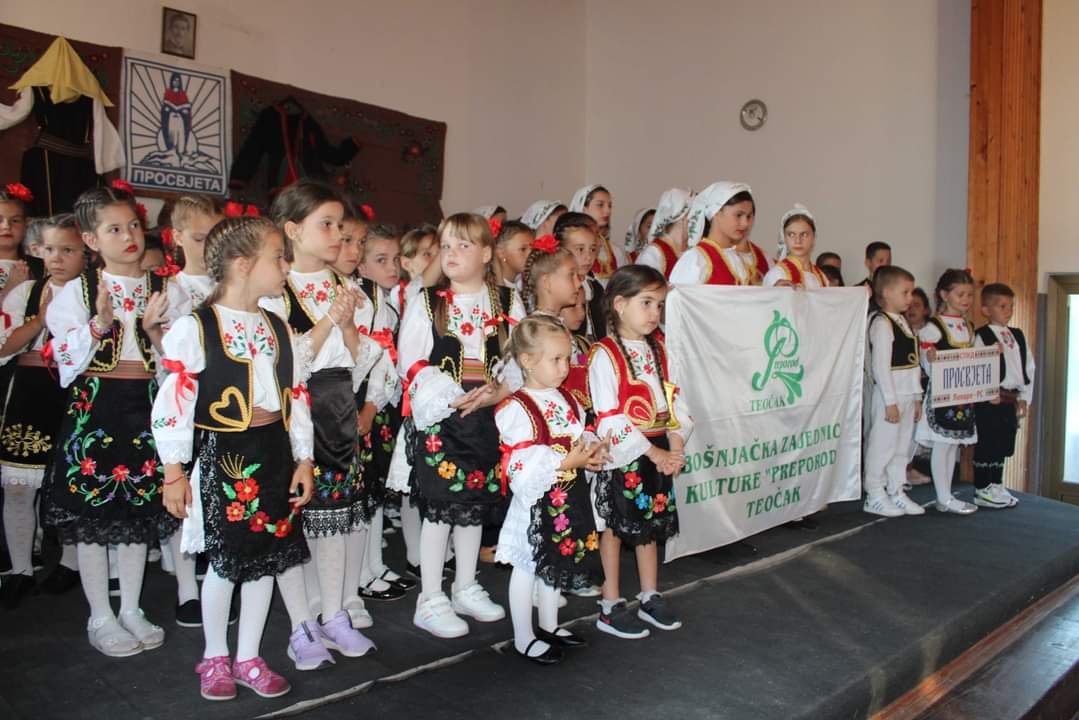 U Priboju održana smotra mladih majevičkih folkloraša
