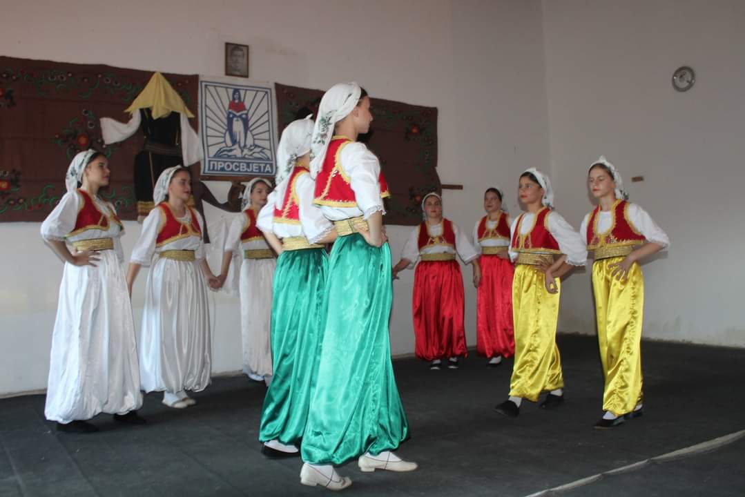 U Priboju održana smotra mladih majevičkih folkloraša