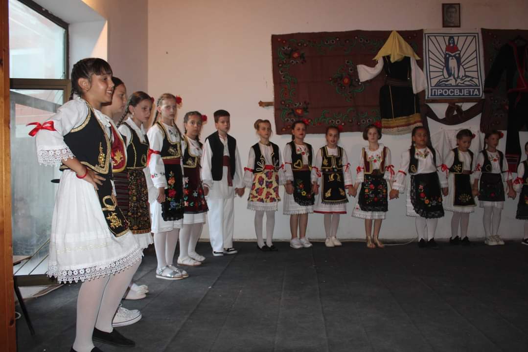 U Priboju održana smotra mladih majevičkih folkloraša