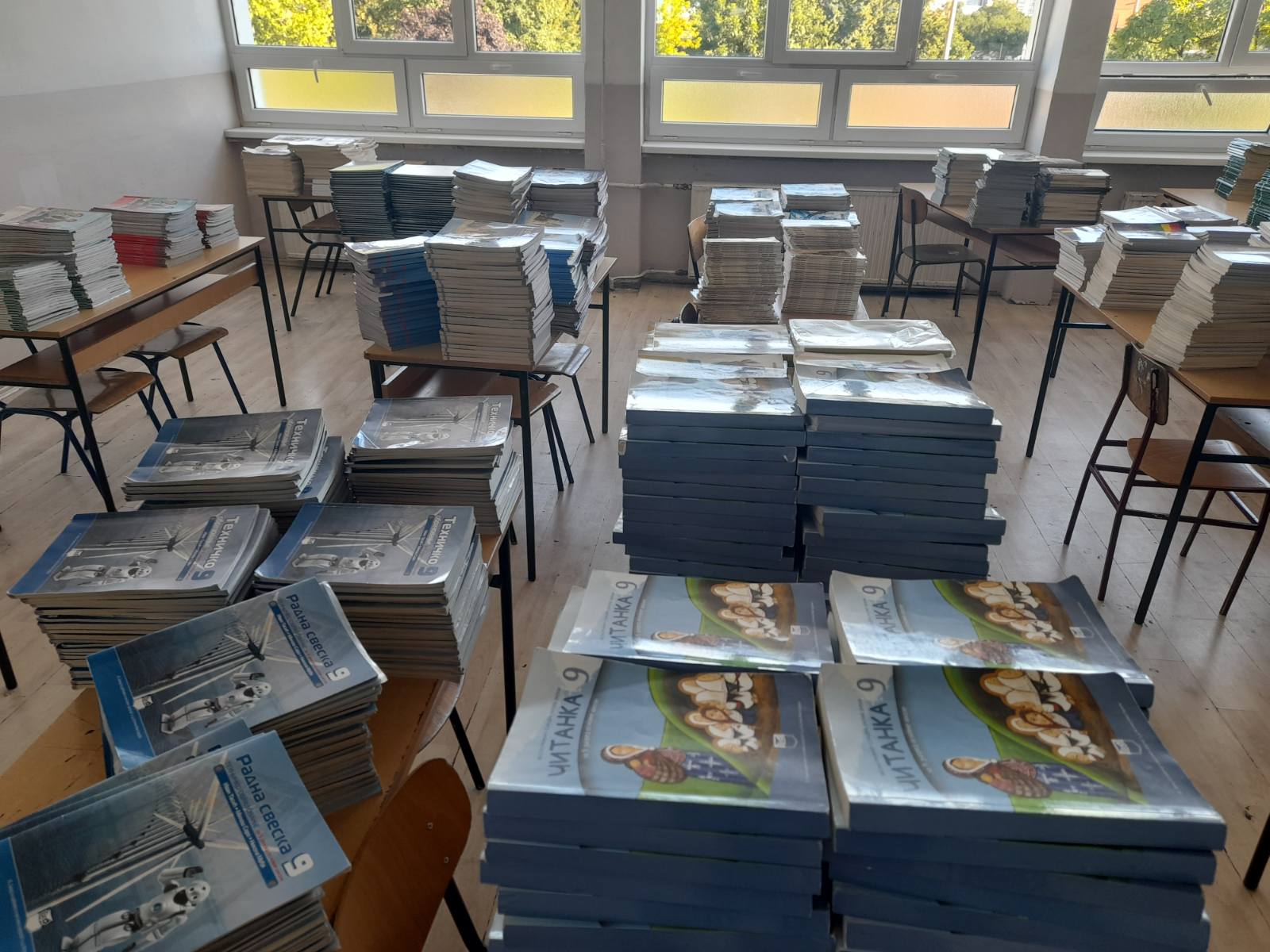 Završeno podnošenje prijava za dodjelu novčanih sredstava za školski pribor, traje prikupljanje korištenih udžbenika
