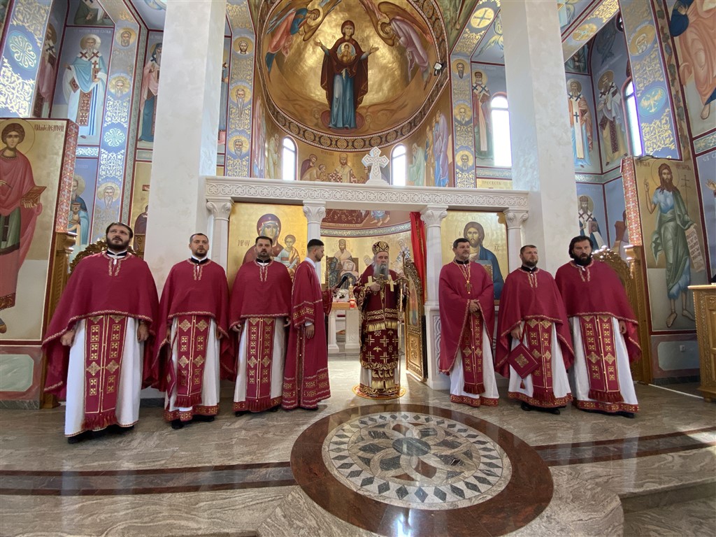Vladika Fotije služio liturgiju u Bijeljini povodom hramovne i gradske slave