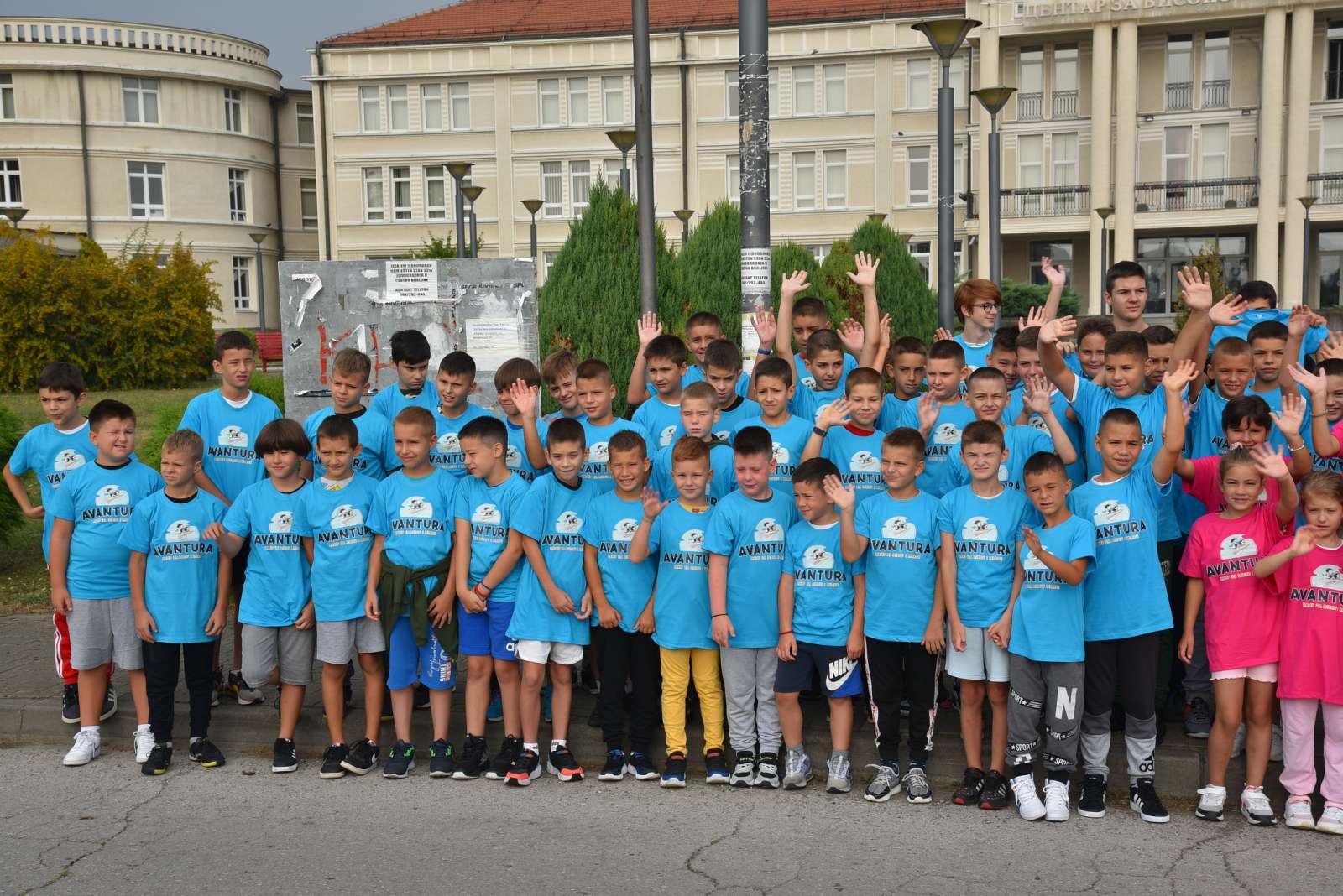 Stotinu mališana iz Bijeljine ispraćeno na "Avantura kamp za djecu i mlade" FOTO