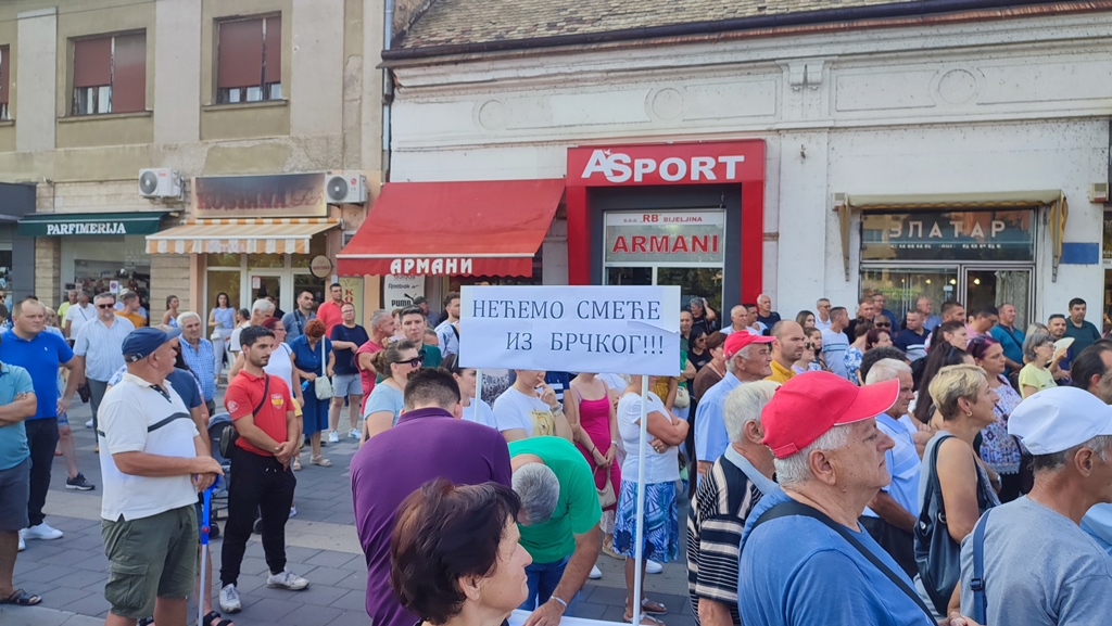 Petrović na protestnom skupu: Ovo je borba za našu djecu i sve nas FOTO