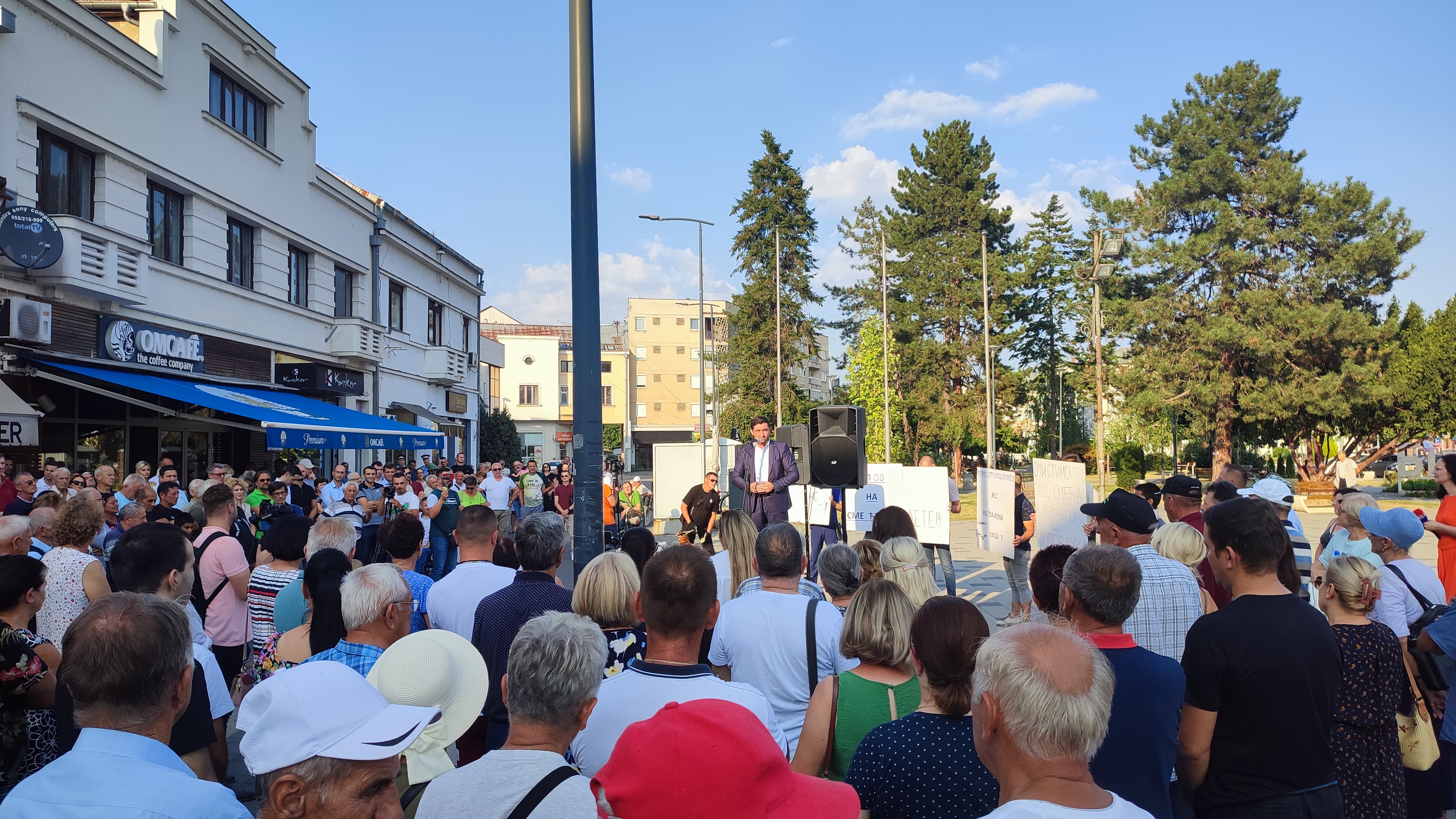 Petrović na protestnom skupu: Ovo je borba za našu djecu i sve nas FOTO