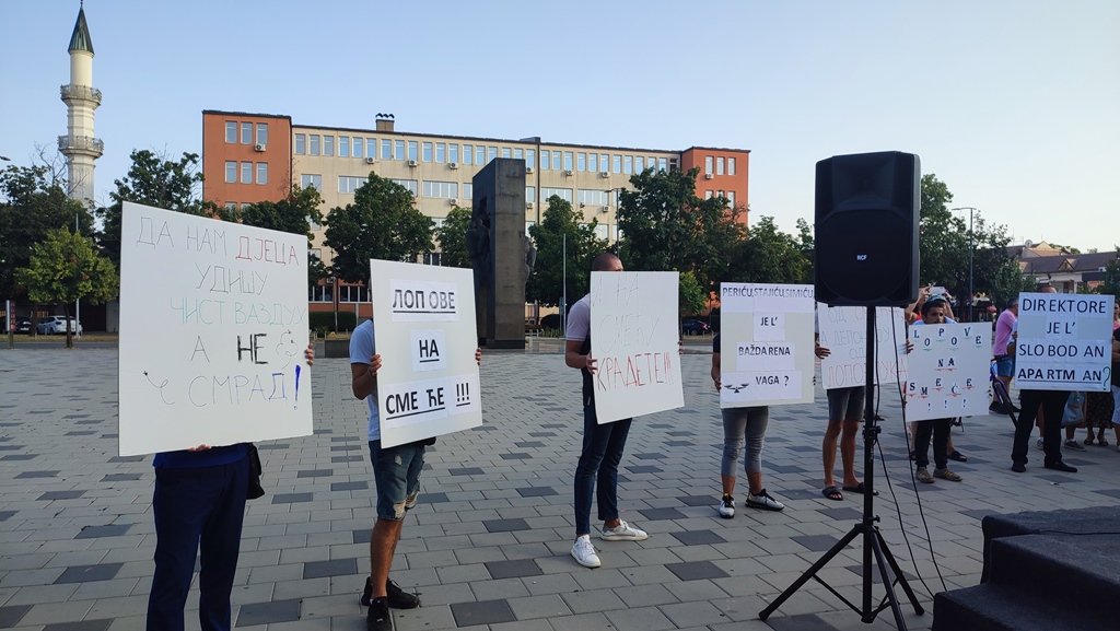 Petrović na protestnom skupu: Ovo je borba za našu djecu i sve nas FOTO