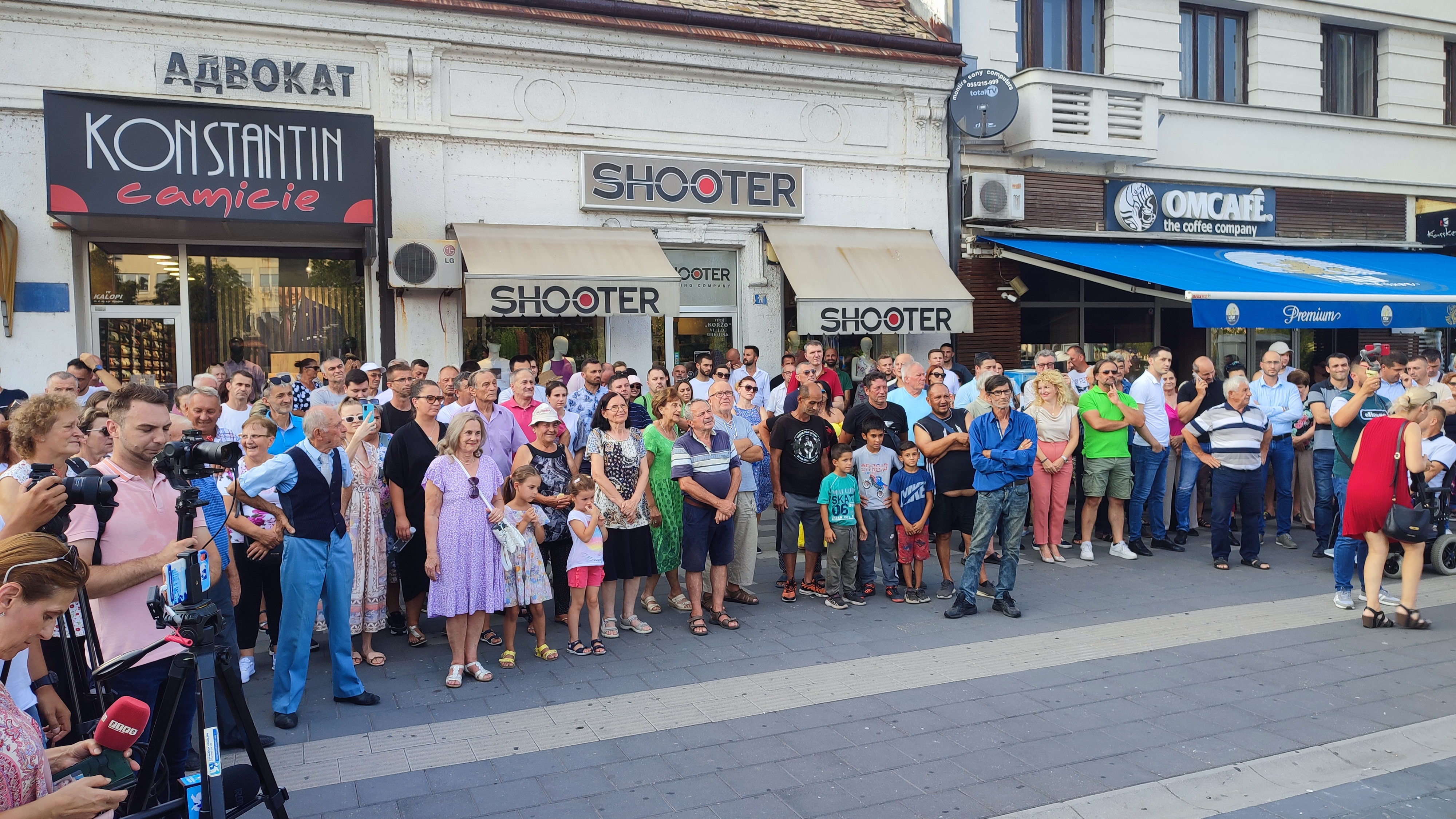 Petrović na protestnom skupu: Ovo je borba za našu djecu i sve nas FOTO