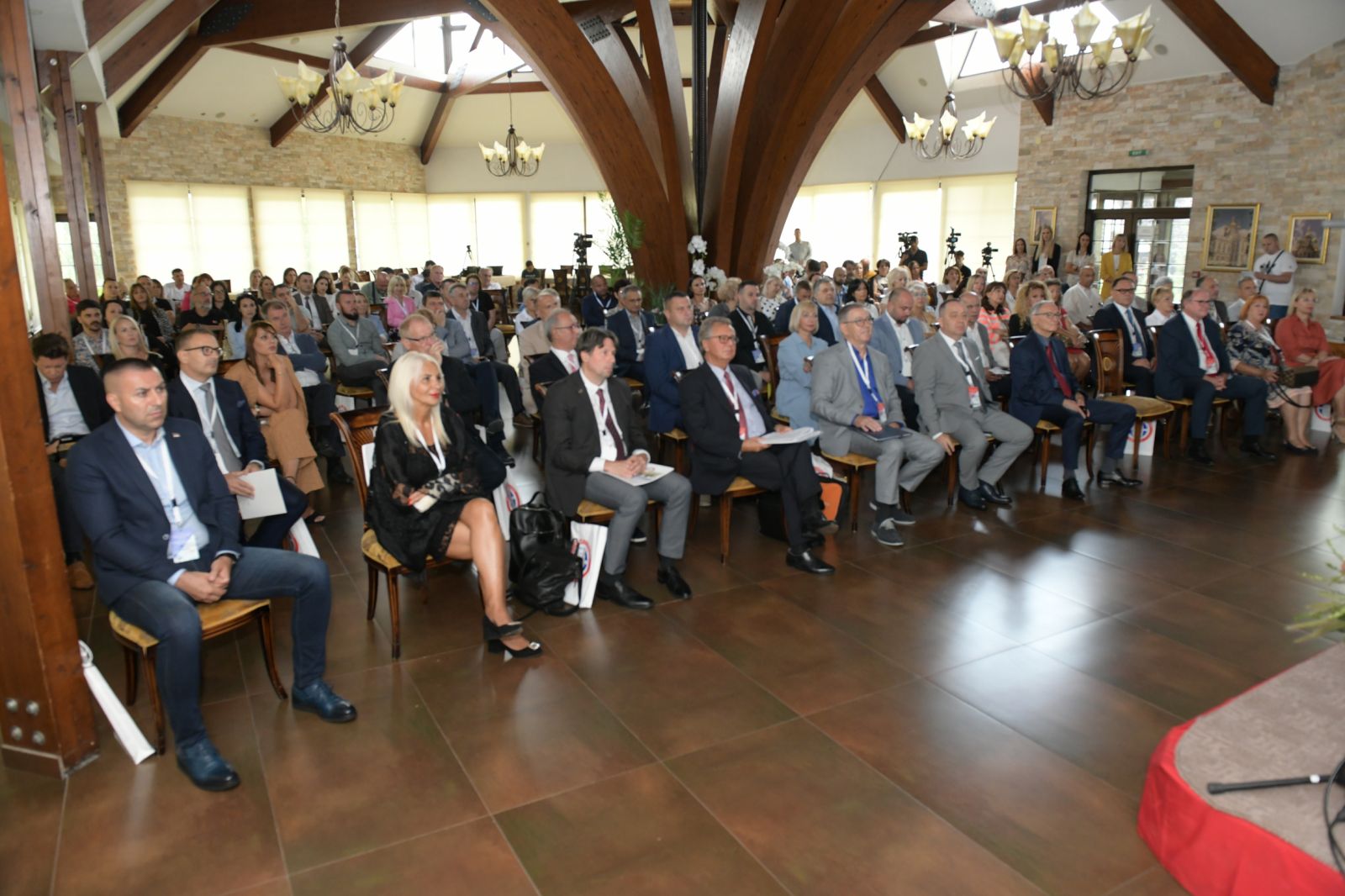 Međnarodna konferencija o digitalizaciji – vještačkoj inteligenciji u medicini okupila više od 130 učesnika