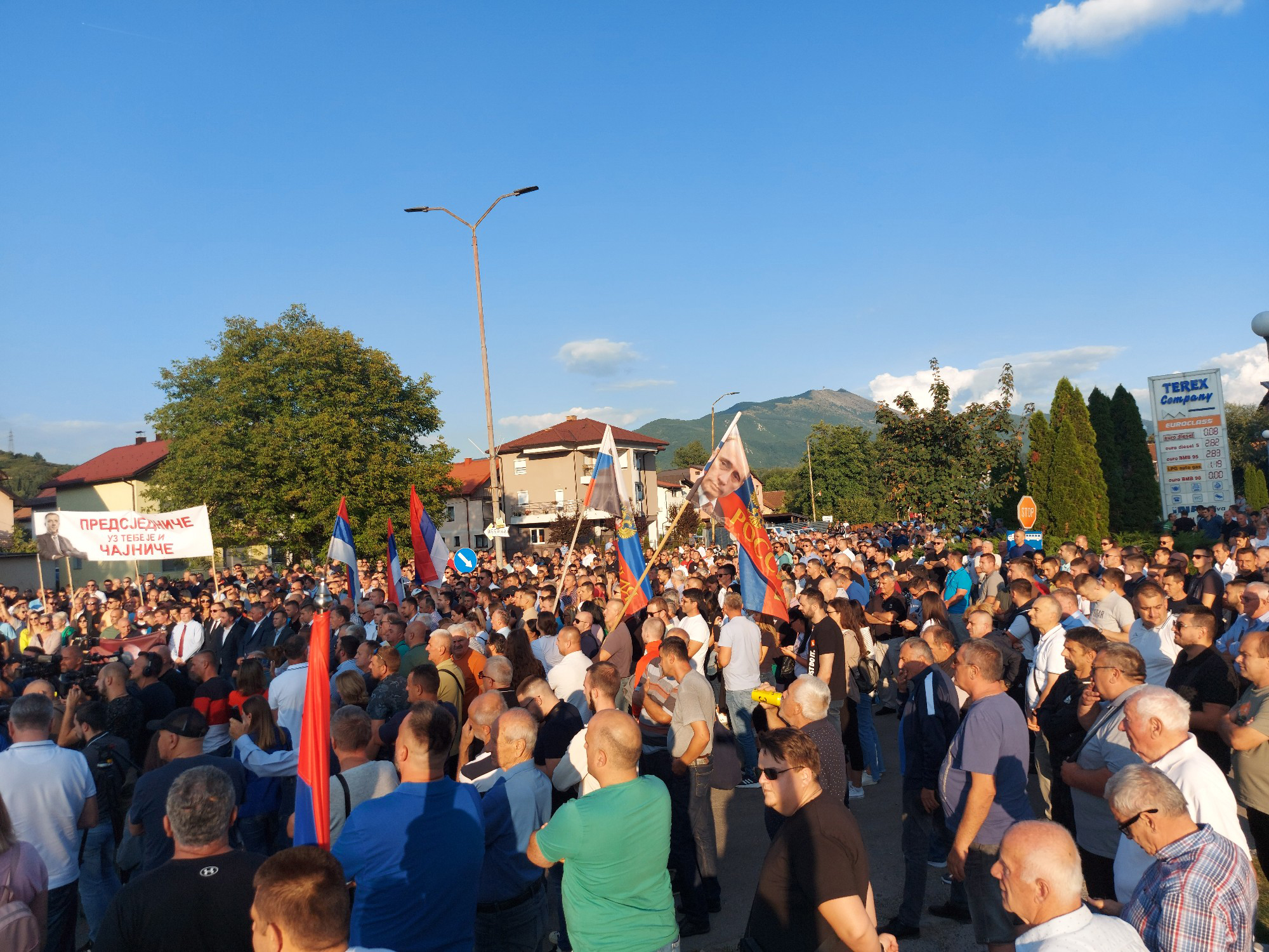 Počeo skup u znak podrške institucijama Srpske