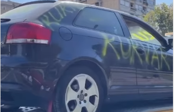 Prevara mu došla glave: Djevojka sprejom unakazila automobil momku