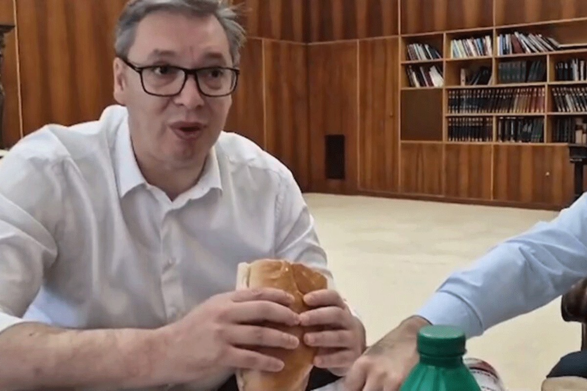 Vučić i ministri doručkovali parizer (VIDEO)