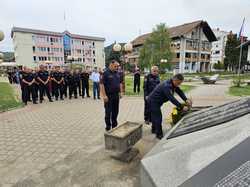 Vatrogasci iz sedamnaest opština Srpske održali taktično pokaznu vježbu “Ugljevik 2023”: Spašavaju ljude i imovinu