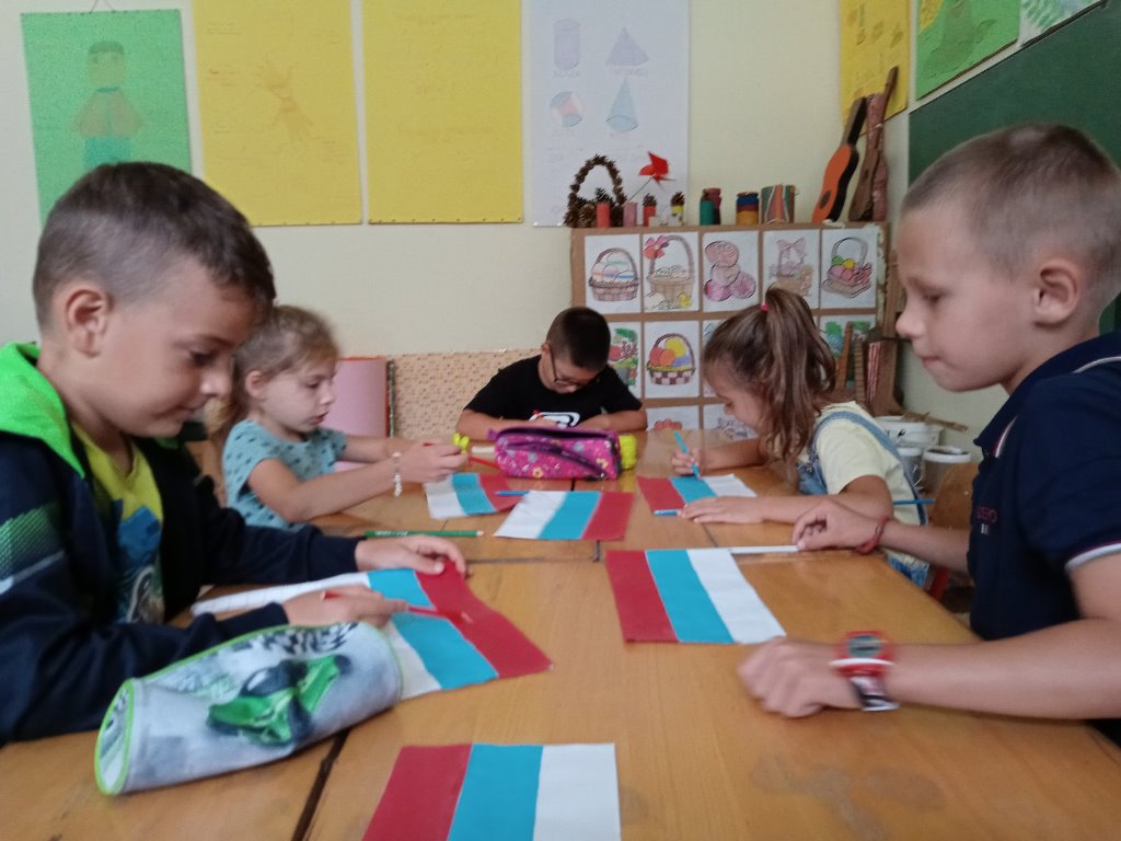 Osnovci iz Zabrđa obilježili Dan srpskog jedinstva, slobode i nacionalne zastave FOTO/VIDEO