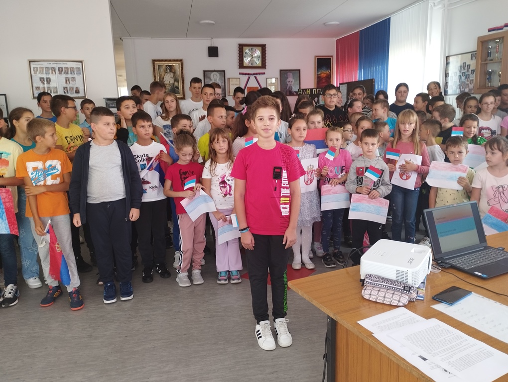 Osnovci iz Zabrđa obilježili Dan srpskog jedinstva, slobode i nacionalne zastave FOTO/VIDEO