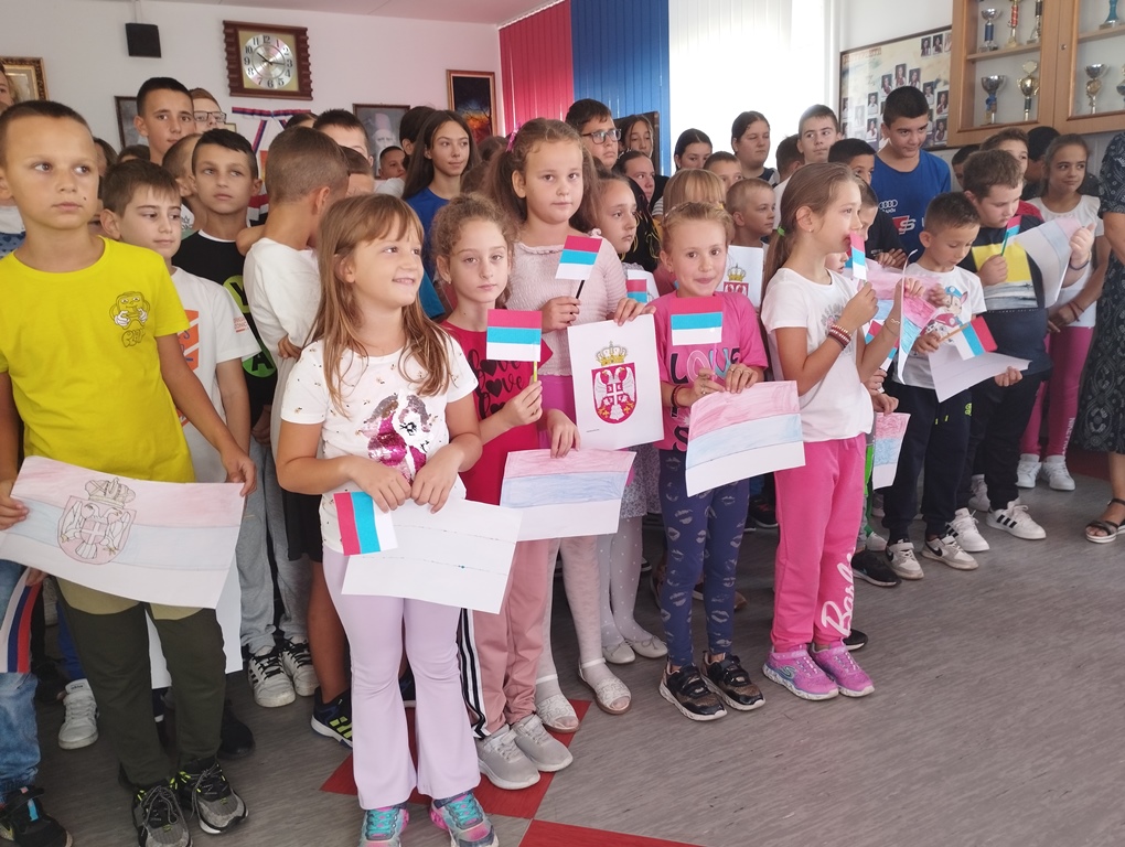 Osnovci iz Zabrđa obilježili Dan srpskog jedinstva, slobode i nacionalne zastave FOTO/VIDEO