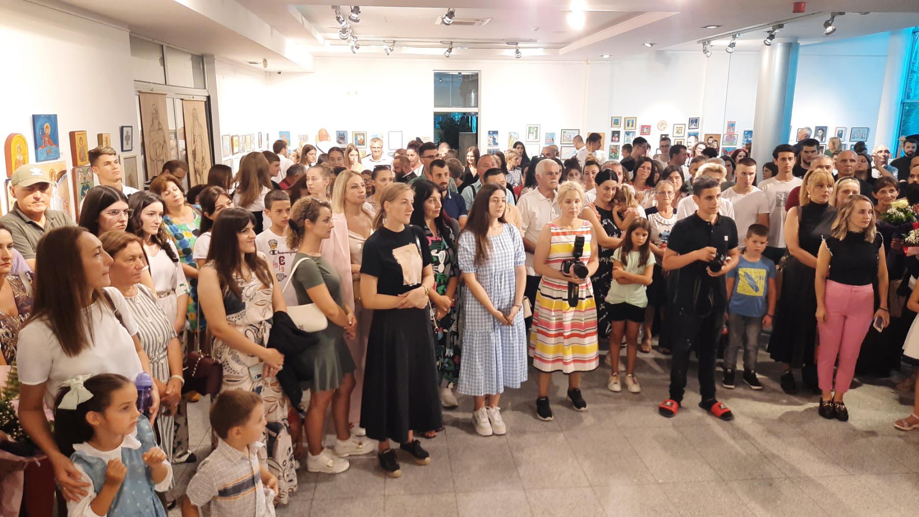 Na izložbi oko 200 radova učenika i nastavnika umjetničke škole "Odigitrija"