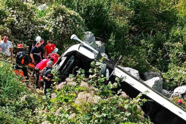 Najmanje tri osobe poginule u udesu autobusa u Crnoj Gori