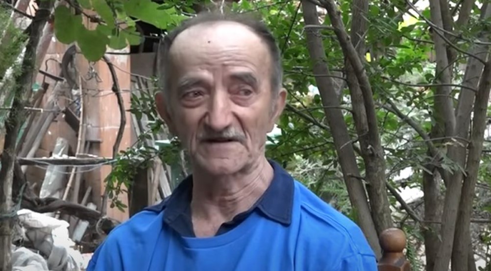 Bivši učenici udružili snage i renovirali kuću omiljenom domaru Dmitru i njegovom nepokretnom sinu