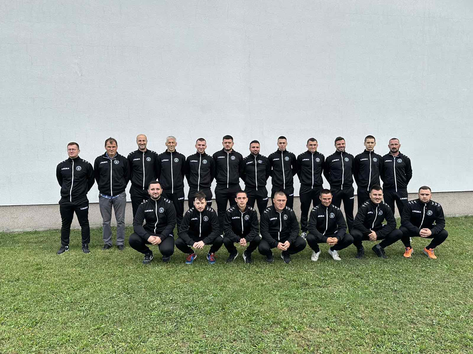 Privrednik Slavenko Ristić obezbijedio trenerke za FK „Budućnost“ iz Ravnog Polja