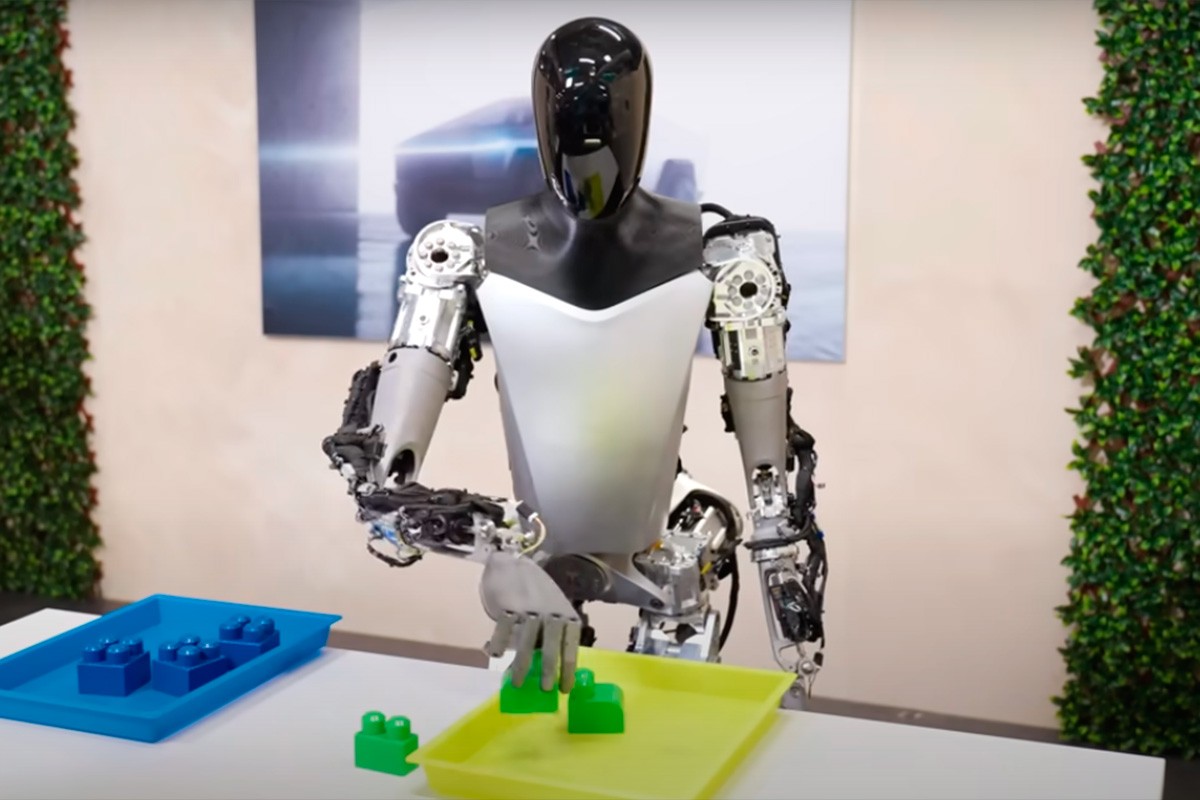 Tesla Bot dobija "ljudske" vještine (VIDEO)