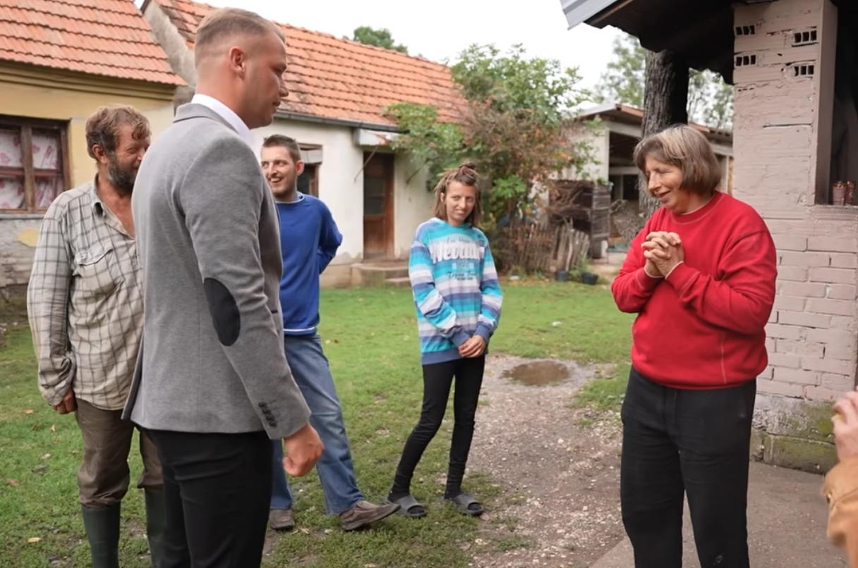 Stanivuković u Bijeljini: Porodici Novaković obnovićemo kuću (VIDEO)