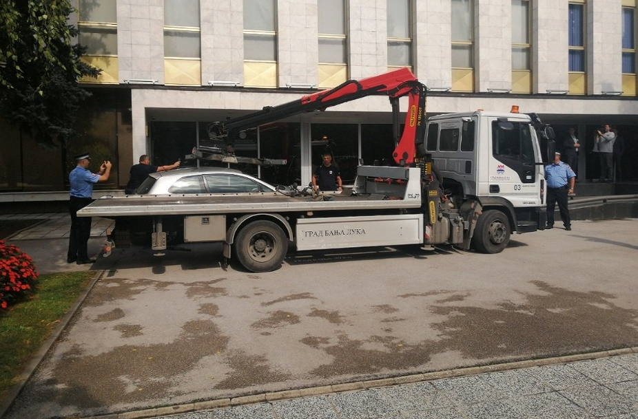 Vukanovićev automobil premjestio "pauk", njemu prekršajni nalog