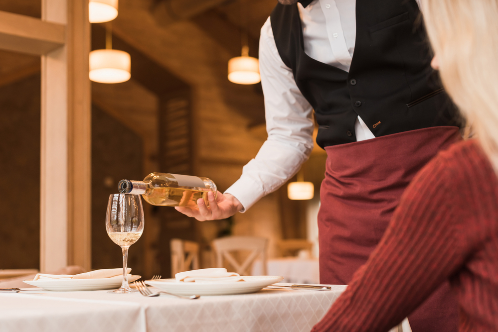 "U hotelima i restoranima treba da rade edukovani konobari"