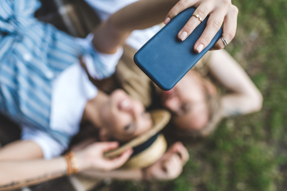 Mladi na mobilni dnevno dobiju 237 poruka