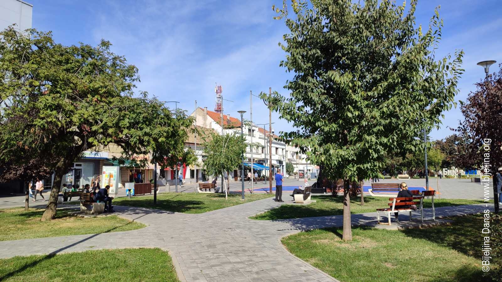 Bijeljinci uživaju u jesenjem suncu